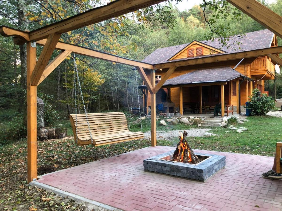 Chalet By The River Valiug Exterior photo
